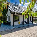 בית נופש Dom Ostoya Wrzosowo - Ogrod, Plac Zabaw & Klimatyzacja By Renters