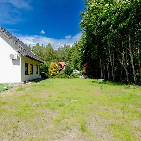 Dom Ostoya Wrzosowo - Ogrod, Plac Zabaw & Klimatyzacja By Renters بيت للعطل *